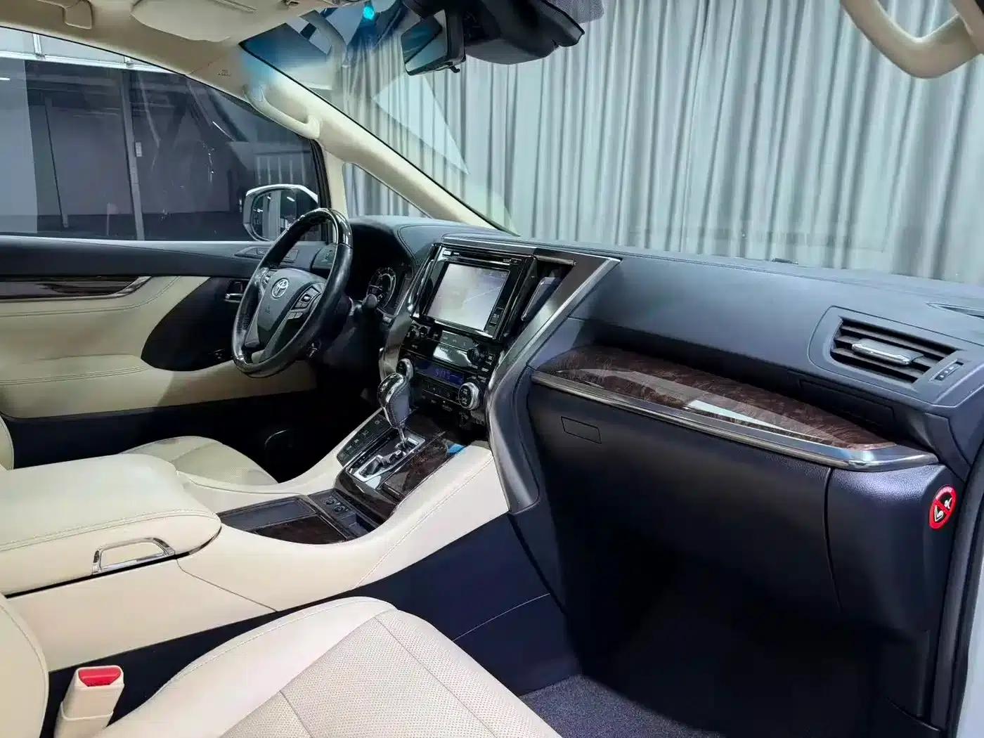 2019 Alphard Hybrid 2.5L HV Luxury Edition — миниатюра 7