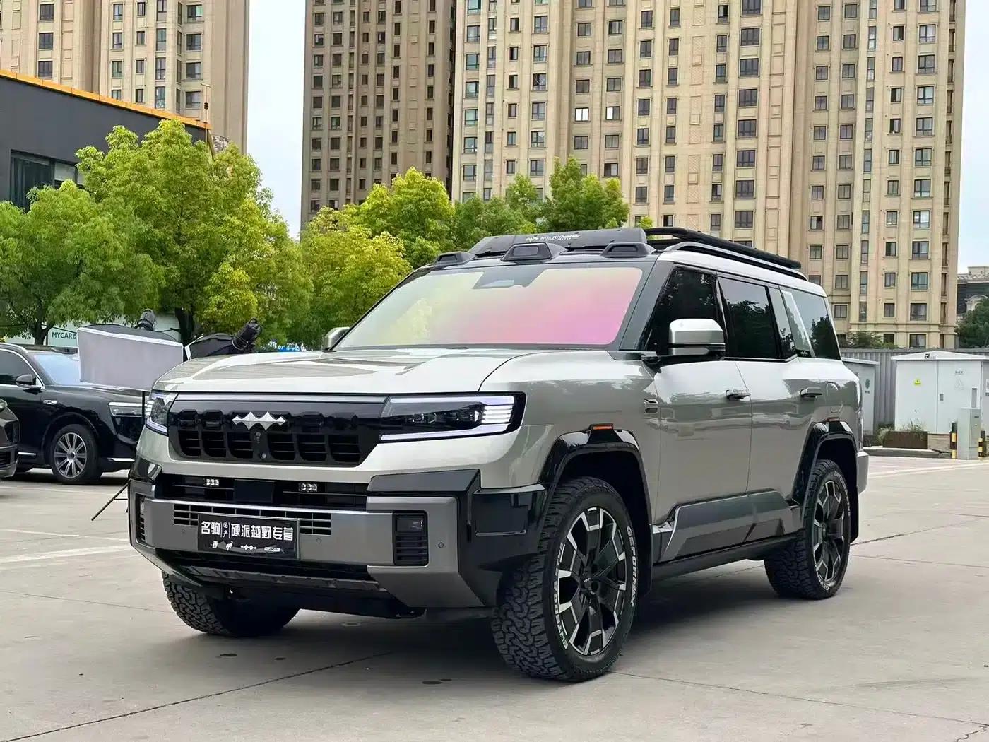 Leopard 8 2025 Smart & Brave Flagship Edition 6-seater — миниатюра 2