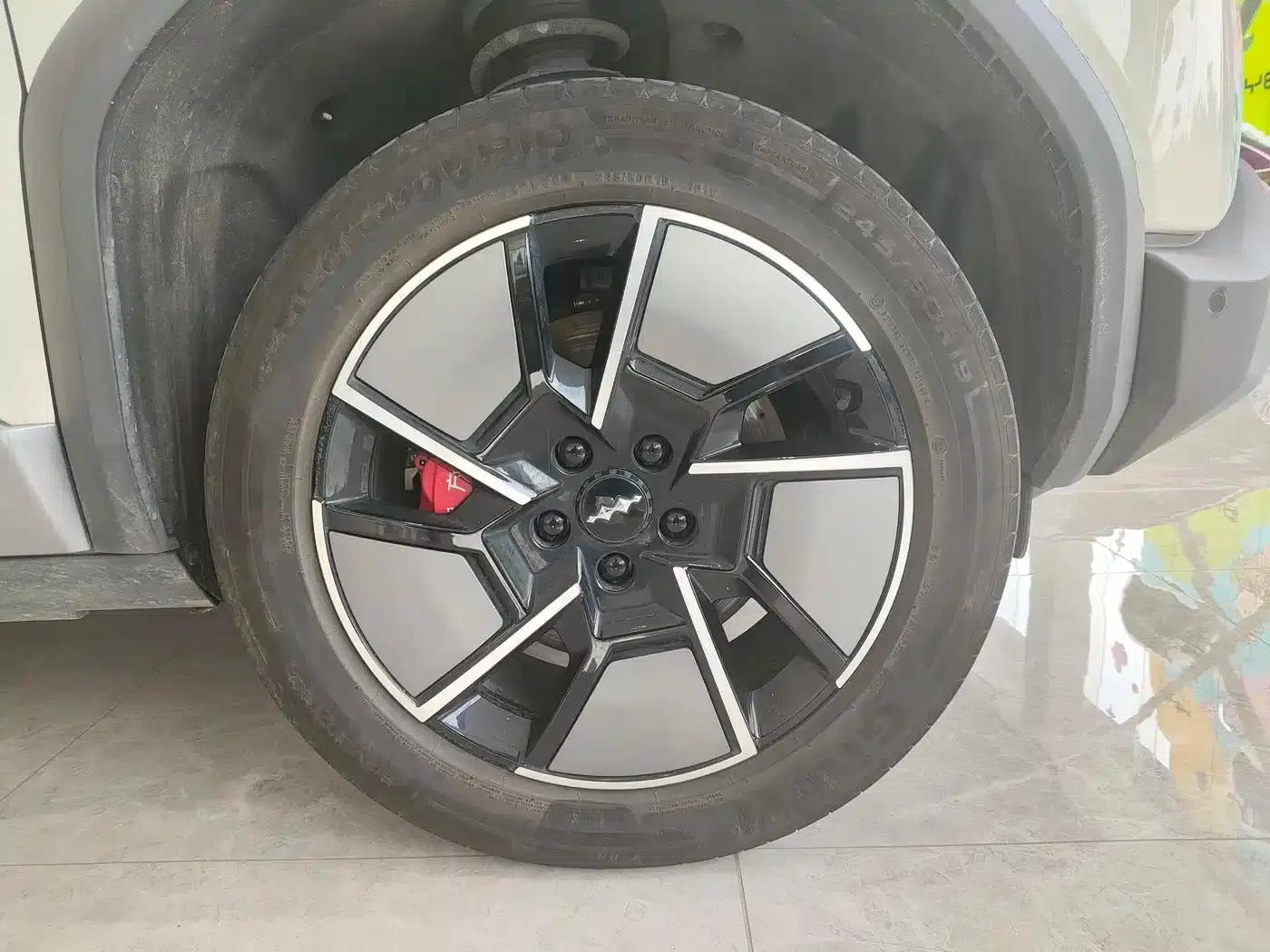 Titanium 3 2025 Model 501KM AWD Ultra Edition — миниатюра 15