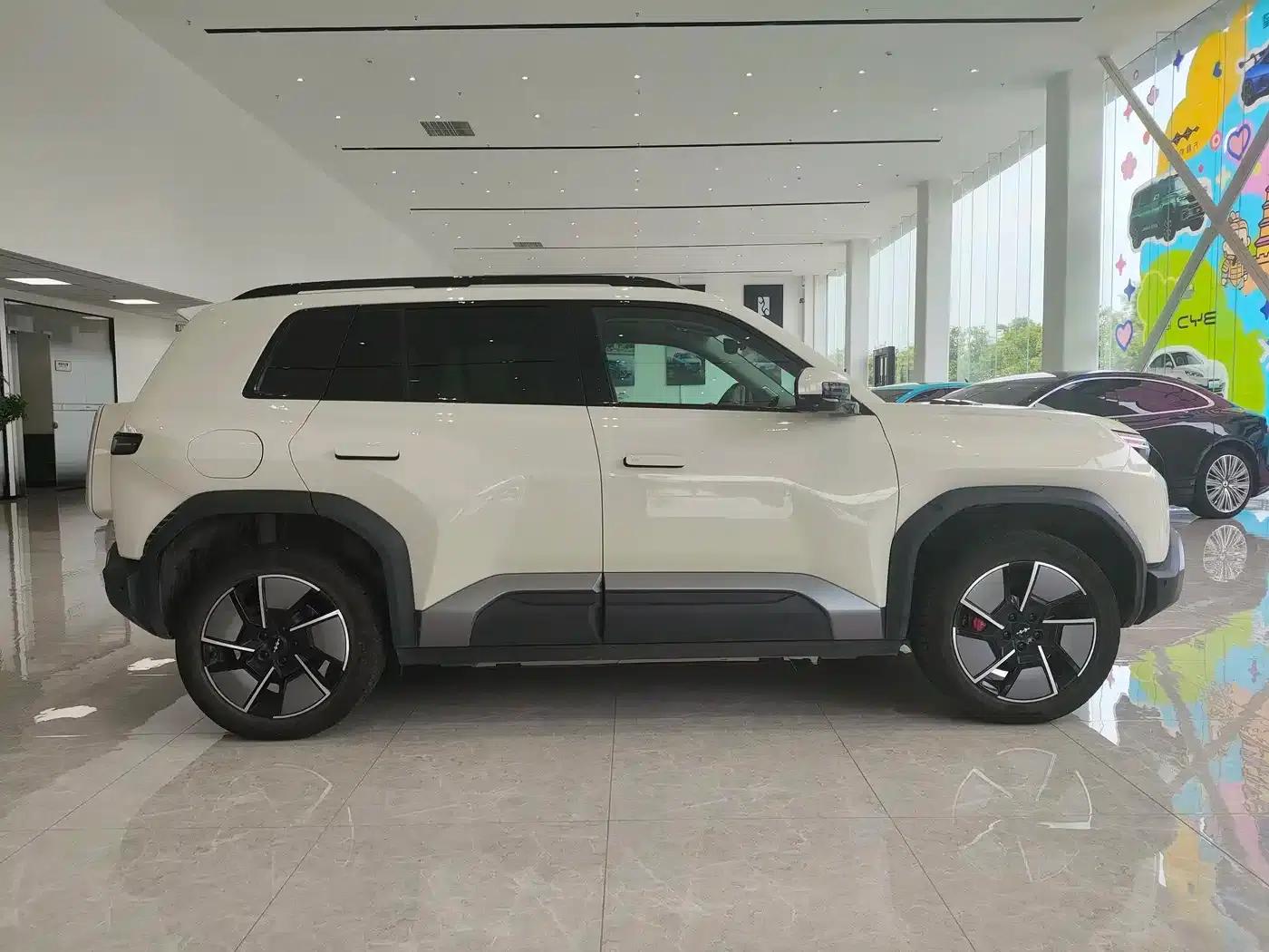 Titanium 3 2025 Model 501KM AWD Ultra Edition — миниатюра 4