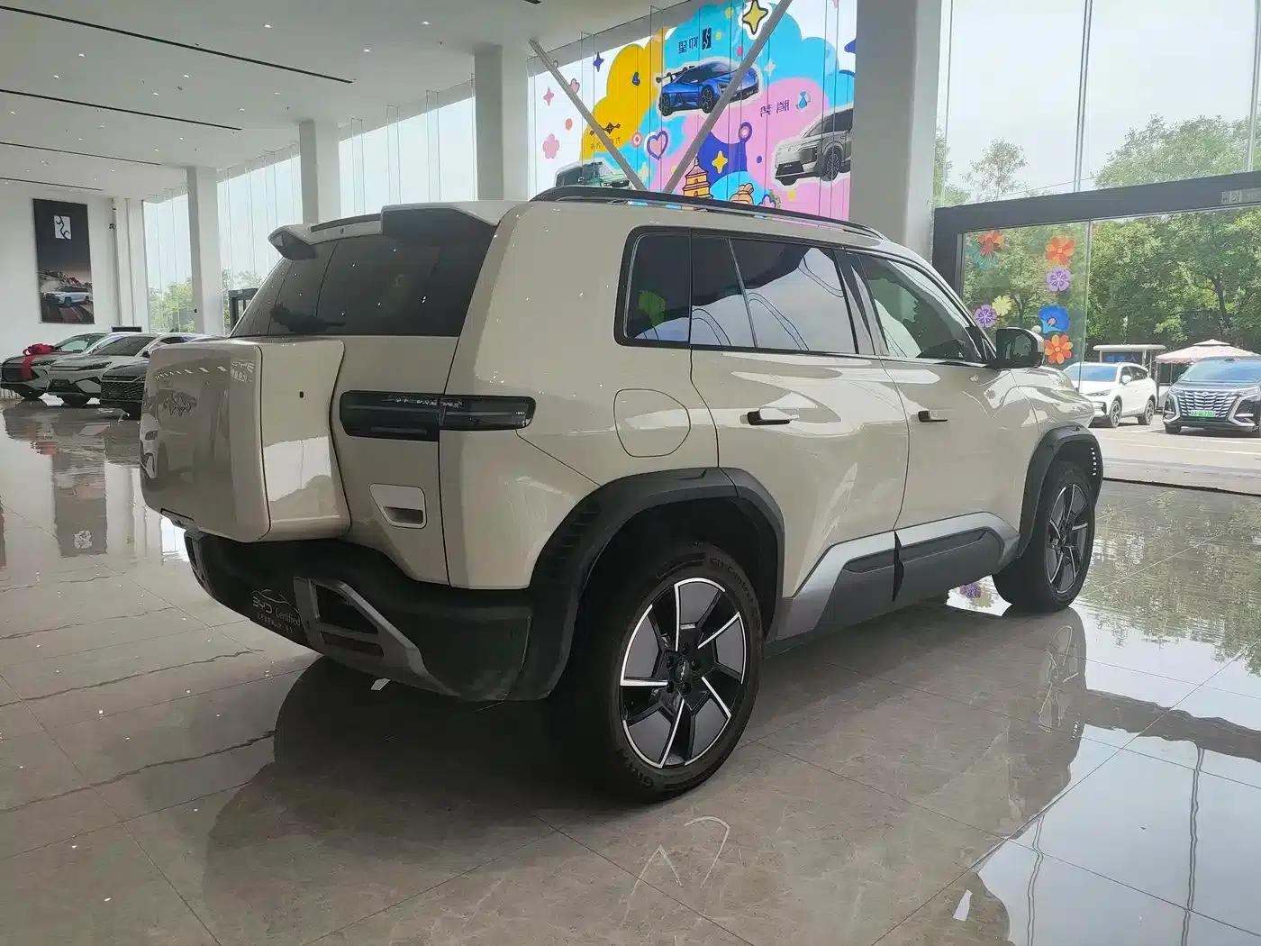 Titanium 3 2025 Model 501KM AWD Ultra Edition — миниатюра 5