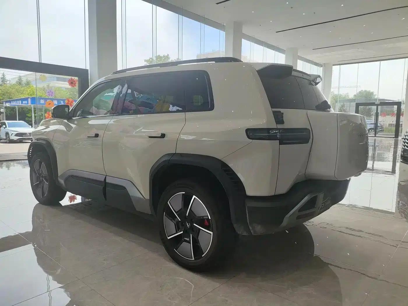 Titanium 3 2025 Model 501KM AWD Ultra Edition — миниатюра 7