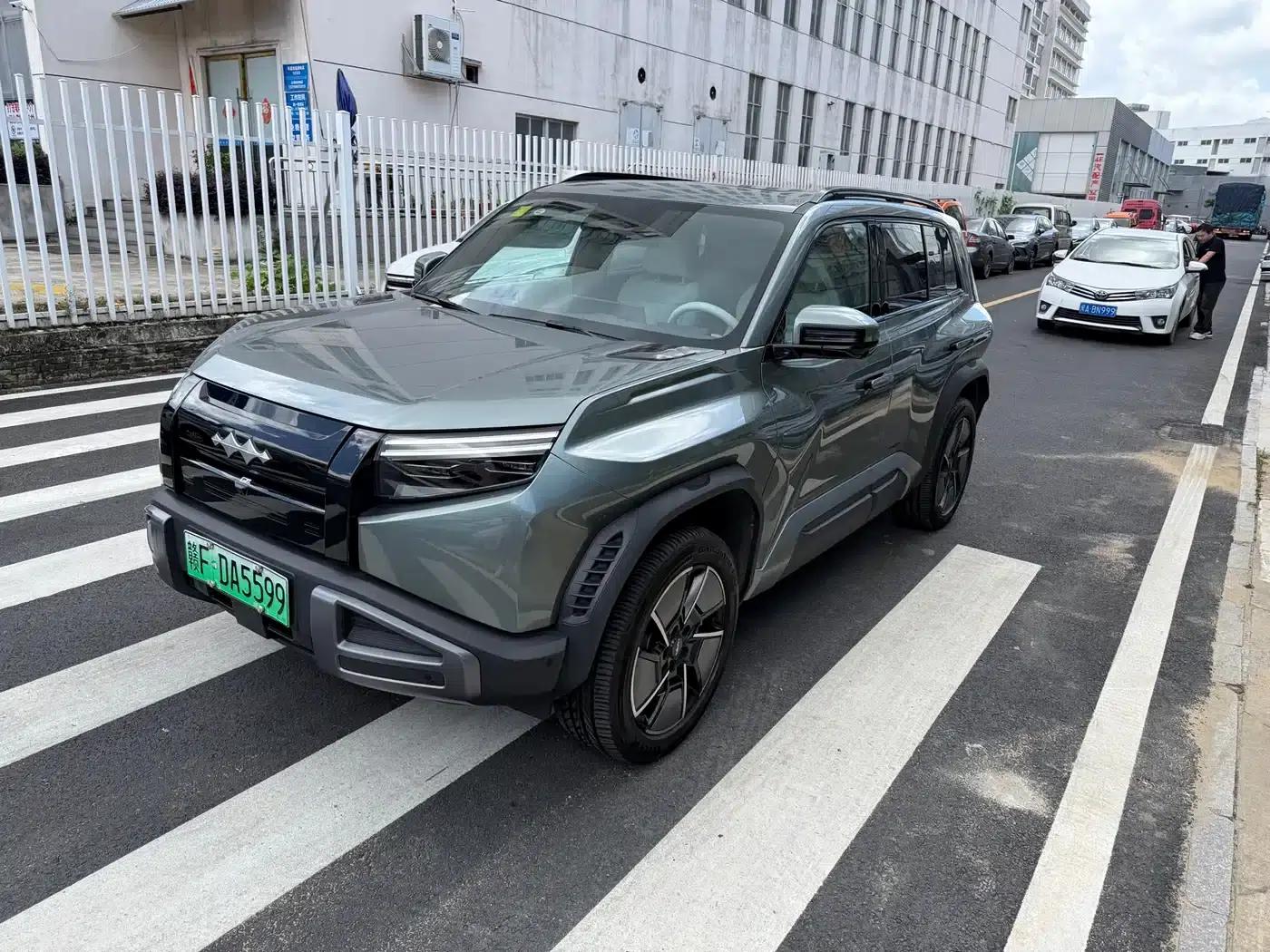 Titanium 3 2025 Model 501KM AWD Ultra Edition — миниатюра 1