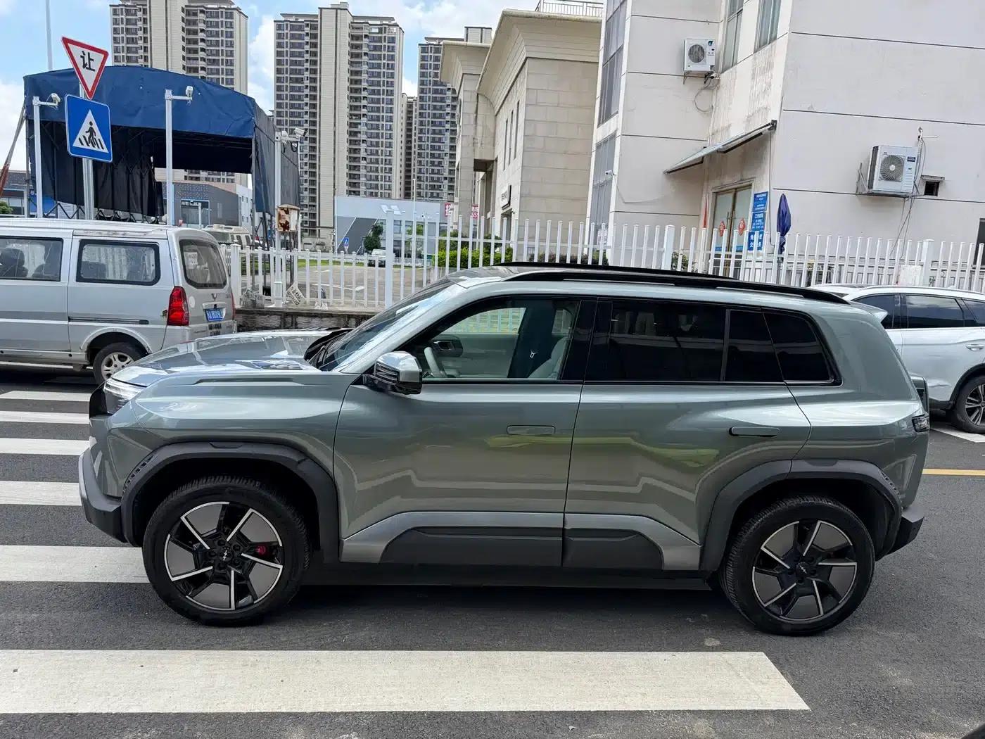 Titanium 3 2025 Model 501KM AWD Ultra Edition — миниатюра 2