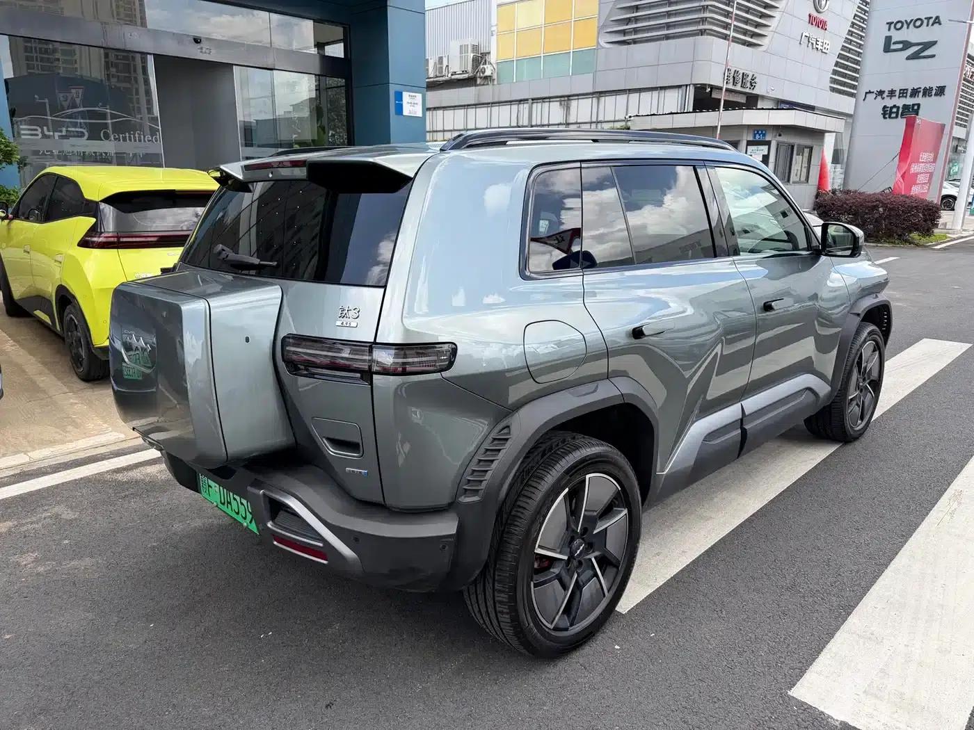 Titanium 3 2025 Model 501KM AWD Ultra Edition — миниатюра 7