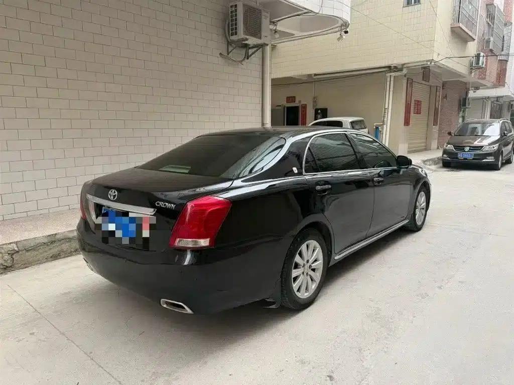 Crown 2010 2.5L Royal — миниатюра 4