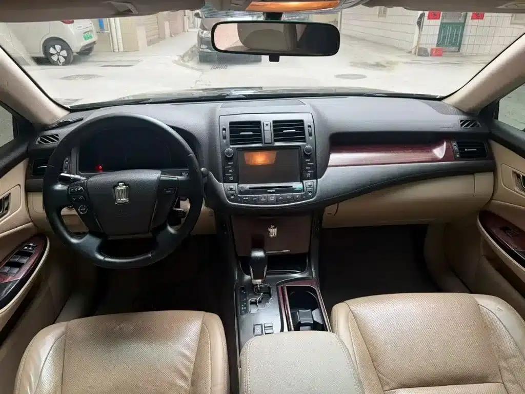 Crown 2010 2.5L Royal — миниатюра 8