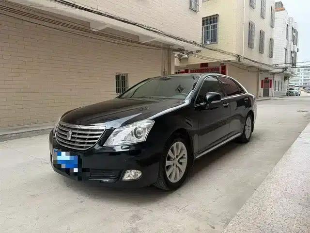 Crown 2010 2.5L Royal