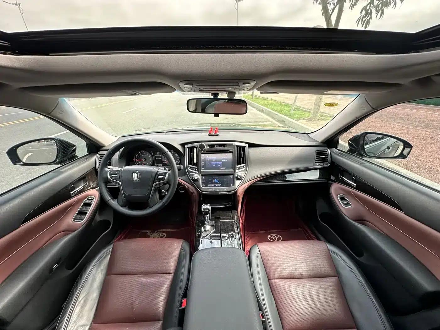 Crown 2018 2.0T Sport Edition — миниатюра 5