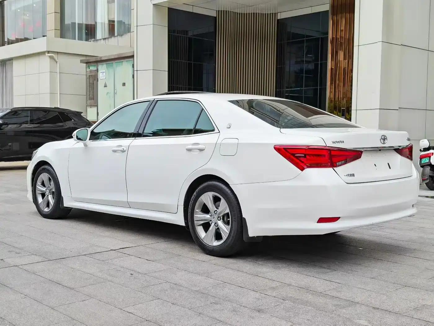 Crown 2015 2.5L Smart Edition — миниатюра 4
