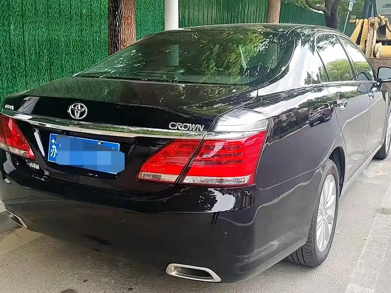 Crown 2012 2.5L Royal Navigation Edition — миниатюра 2