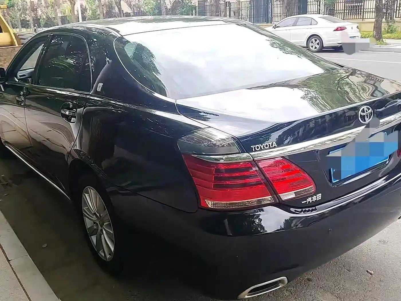 Crown 2012 2.5L Royal Navigation Edition — миниатюра 3
