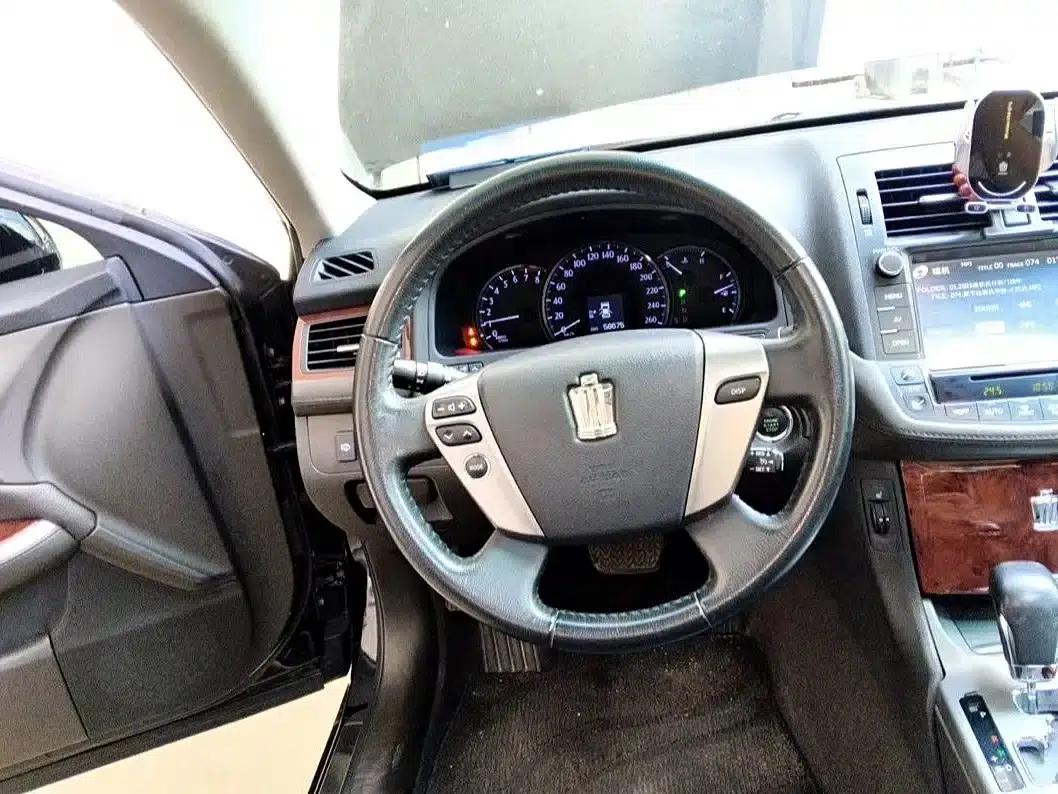 Crown 2012 2.5L Royal Navigation Edition — миниатюра 4