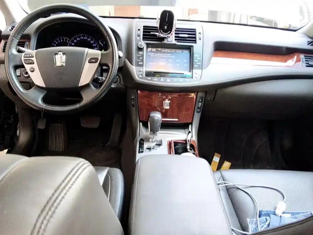 Crown 2012 2.5L Royal Navigation Edition — миниатюра 5