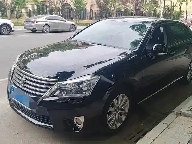 Crown 2012 2.5L Royal Navigation Edition