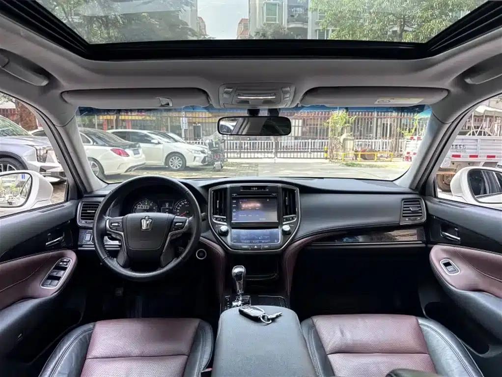 Crown 2018 2.0T Sport Edition — миниатюра 12