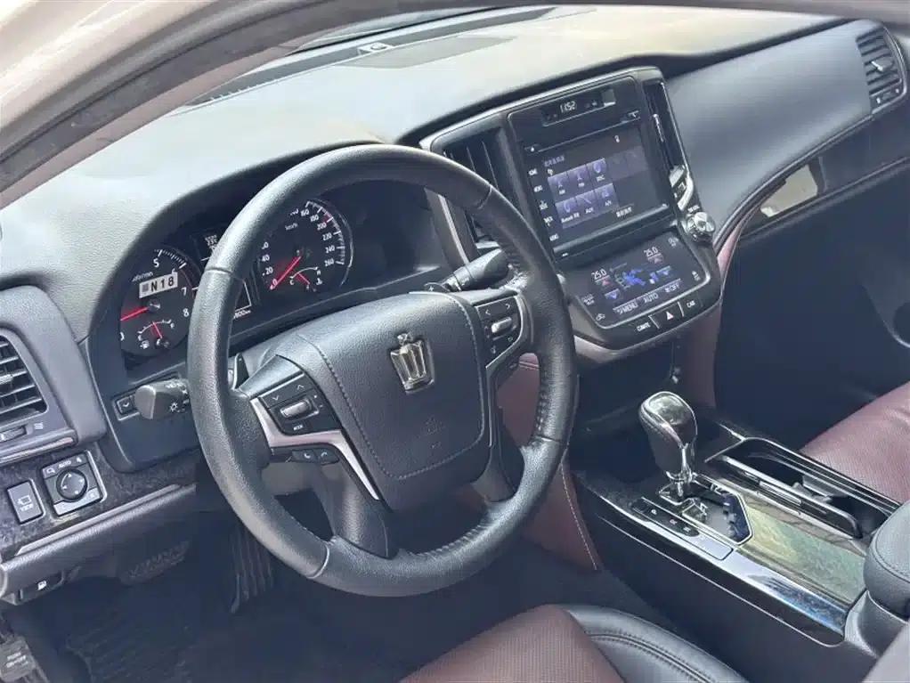 Crown 2018 2.0T Sport Edition — миниатюра 13