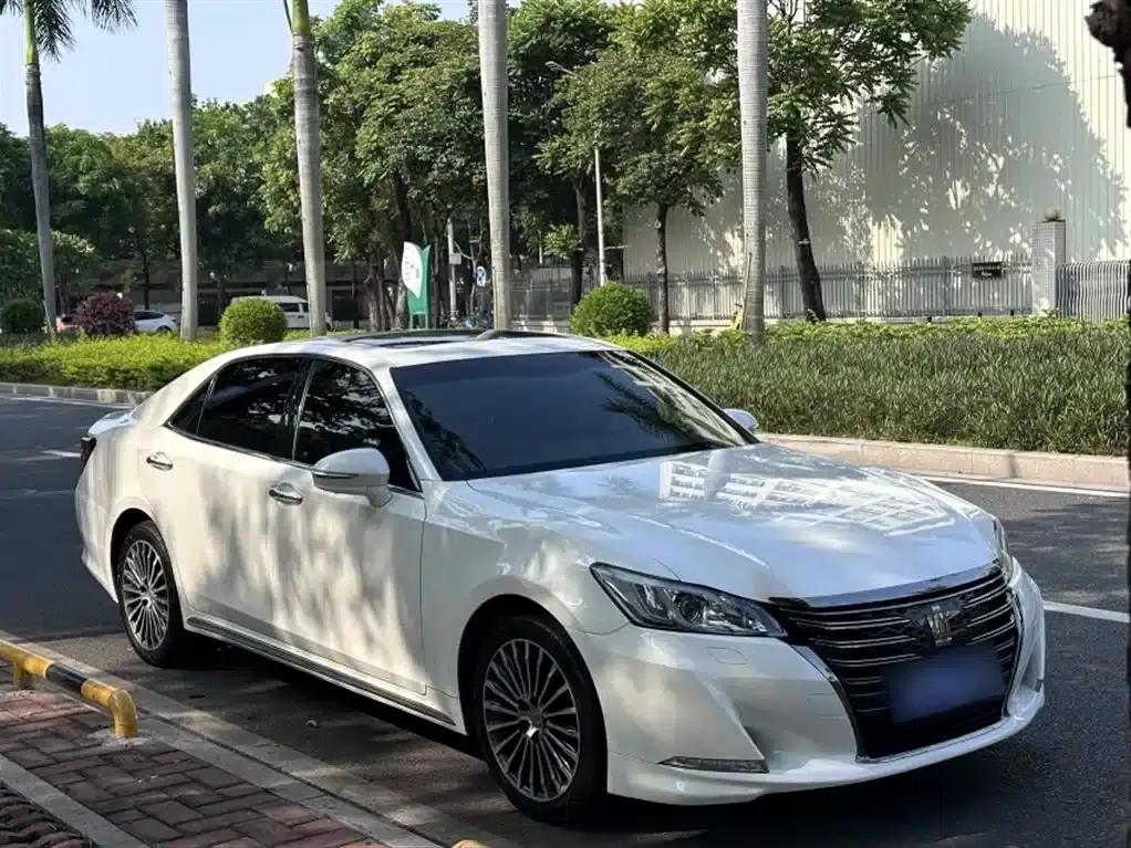 Crown 2018 2.0T Sport Edition — миниатюра 7