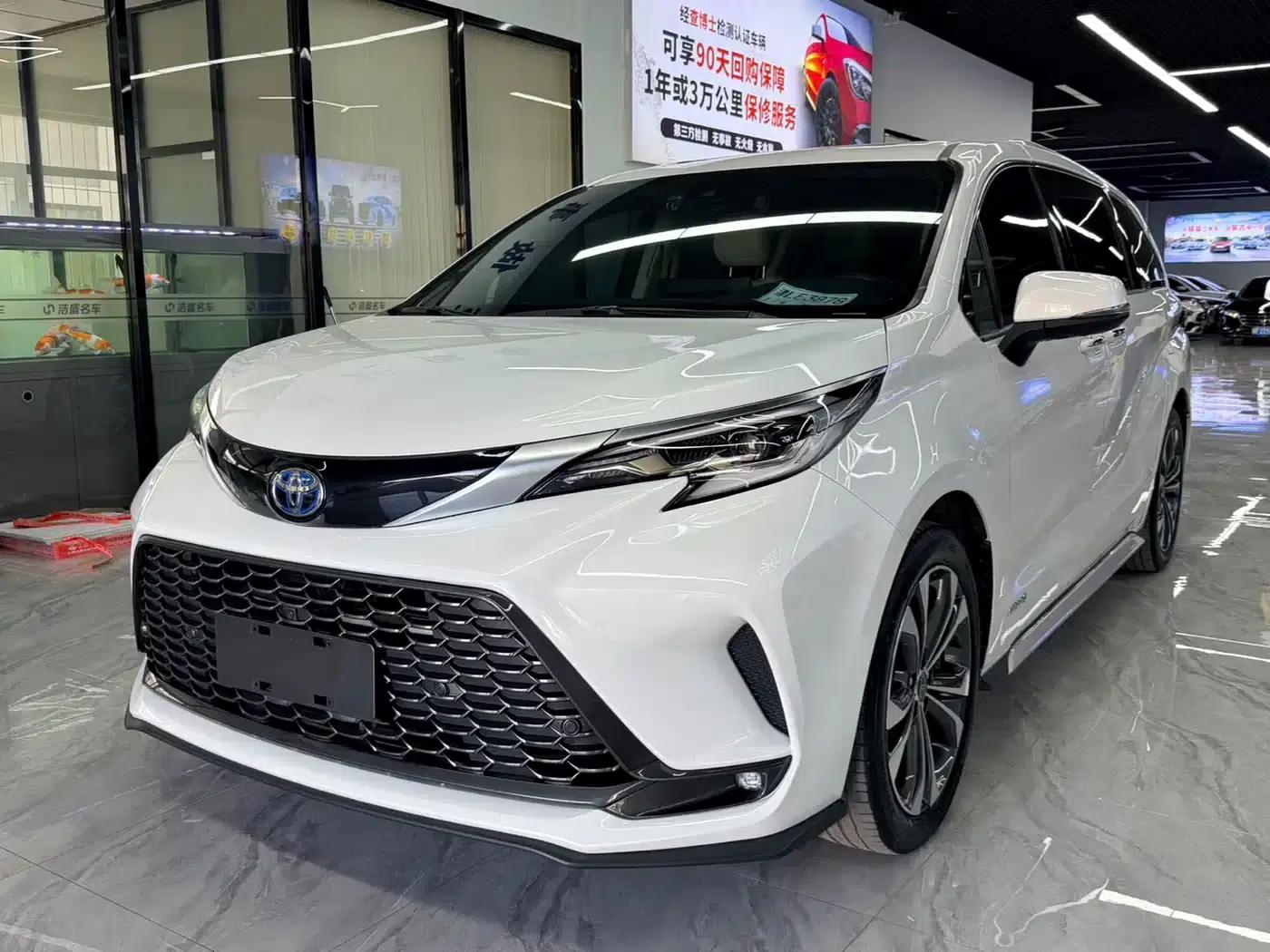 2023 Grevia 2.5L Hybrid Premium Plus Edition — миниатюра 1
