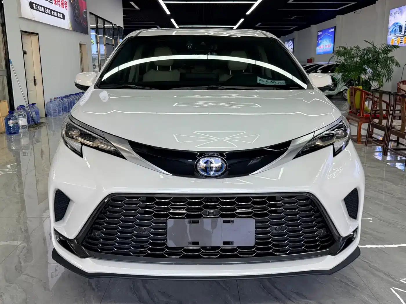 2023 Grevia 2.5L Hybrid Premium Plus Edition — миниатюра 2