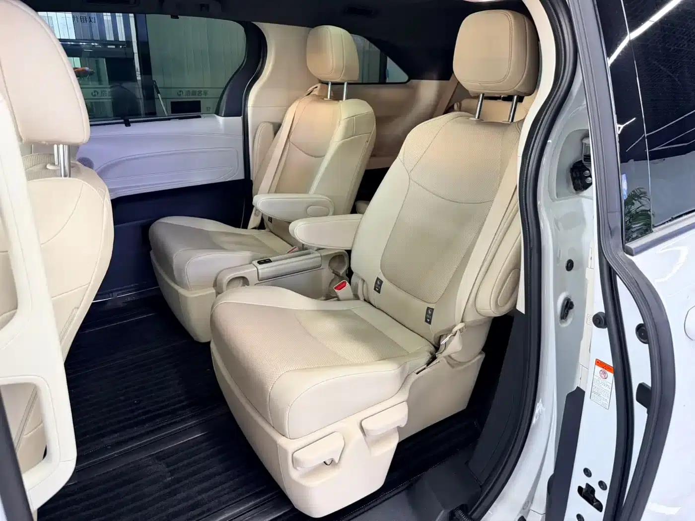 2023 Grevia 2.5L Hybrid Premium Plus Edition — миниатюра 11