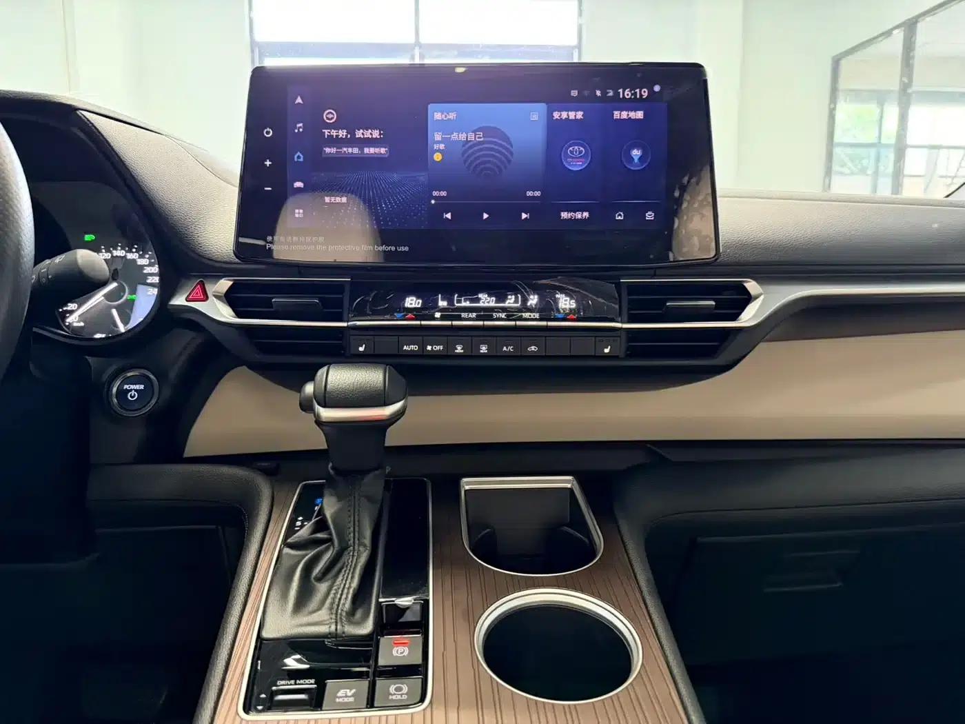 2023 Grevia 2.5L Hybrid Premium Plus Edition — миниатюра 14