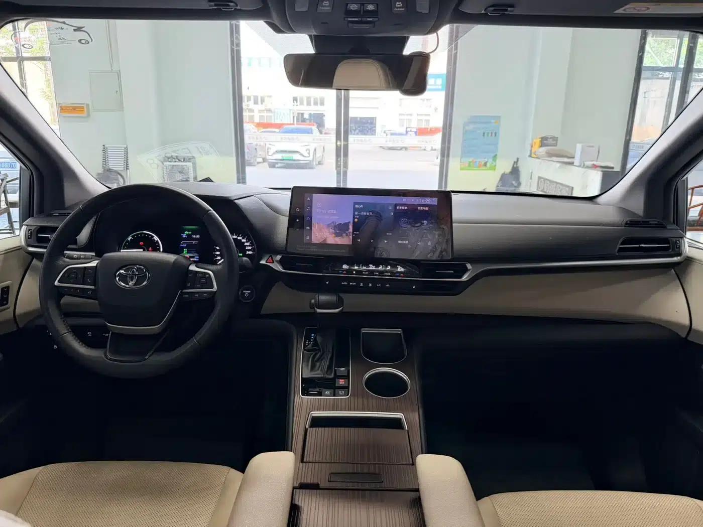 2023 Grevia 2.5L Hybrid Premium Plus Edition — миниатюра 15