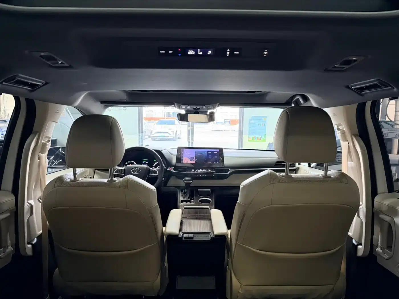 2023 Grevia 2.5L Hybrid Premium Plus Edition — миниатюра 17