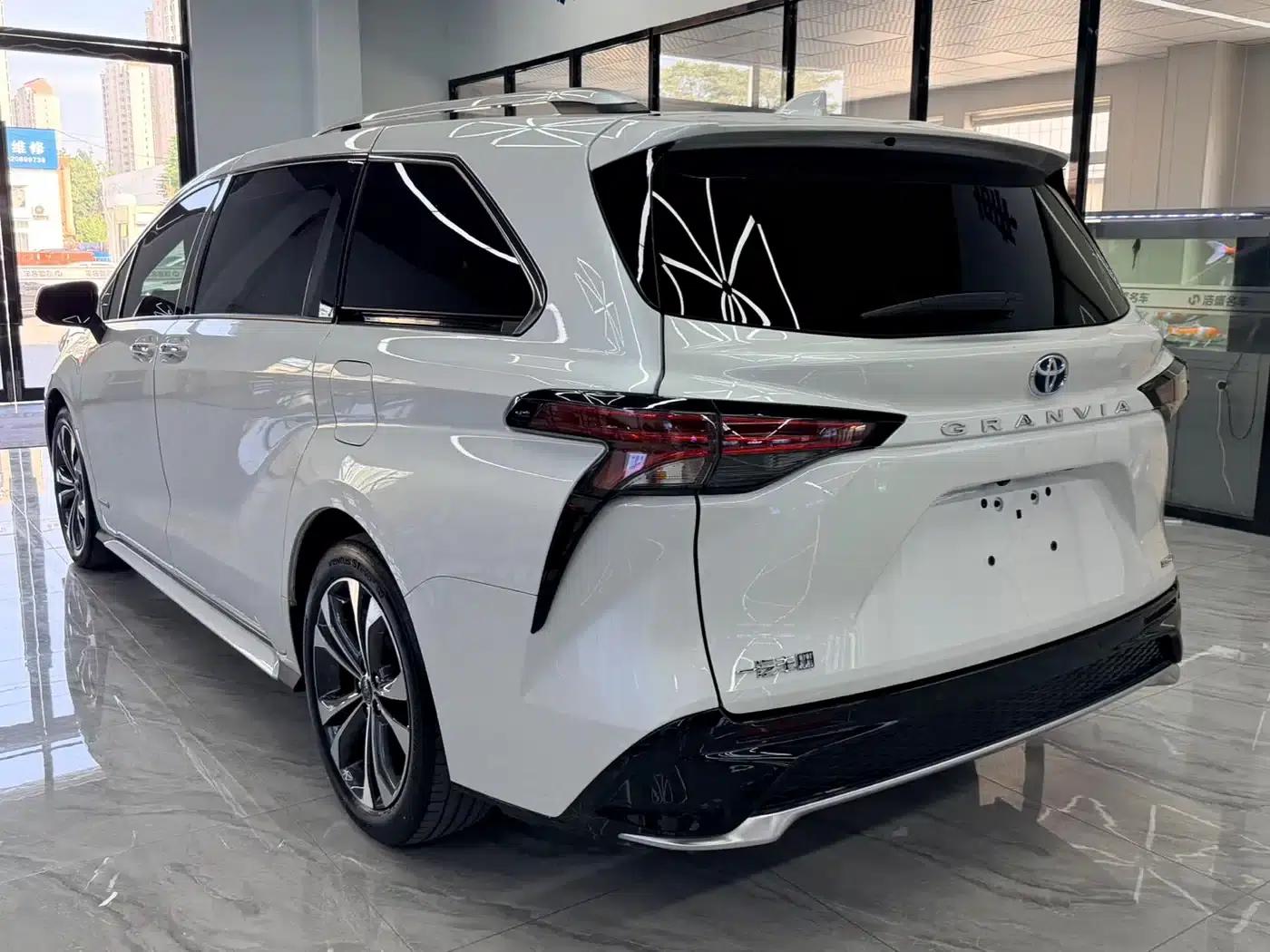 2023 Grevia 2.5L Hybrid Premium Plus Edition — миниатюра 3