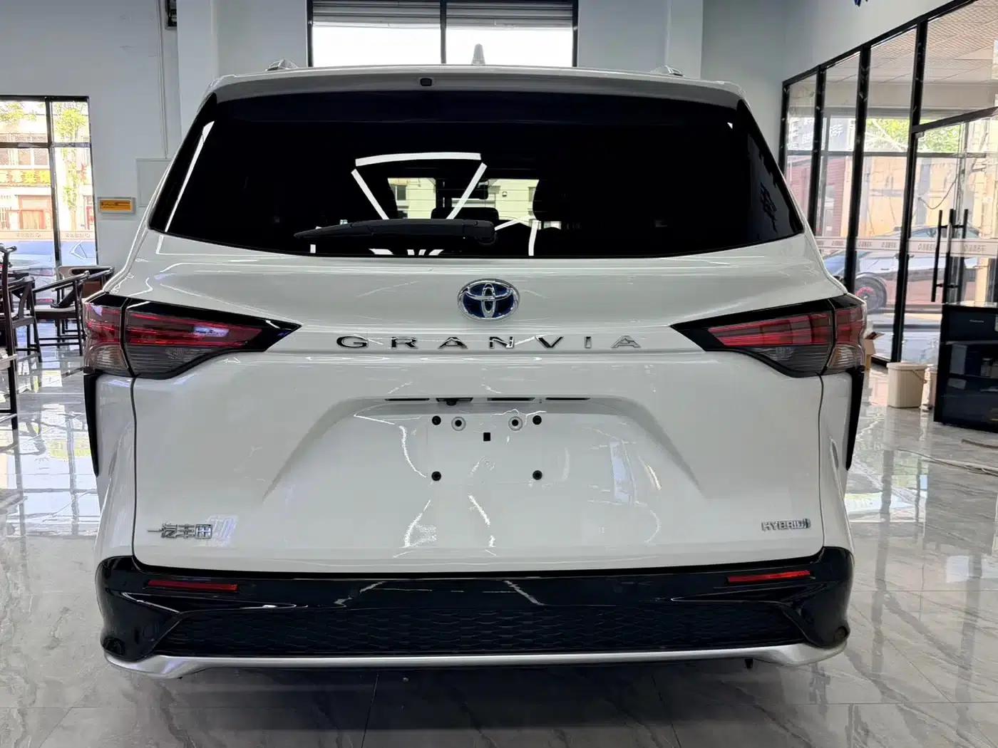 2023 Grevia 2.5L Hybrid Premium Plus Edition — миниатюра 4