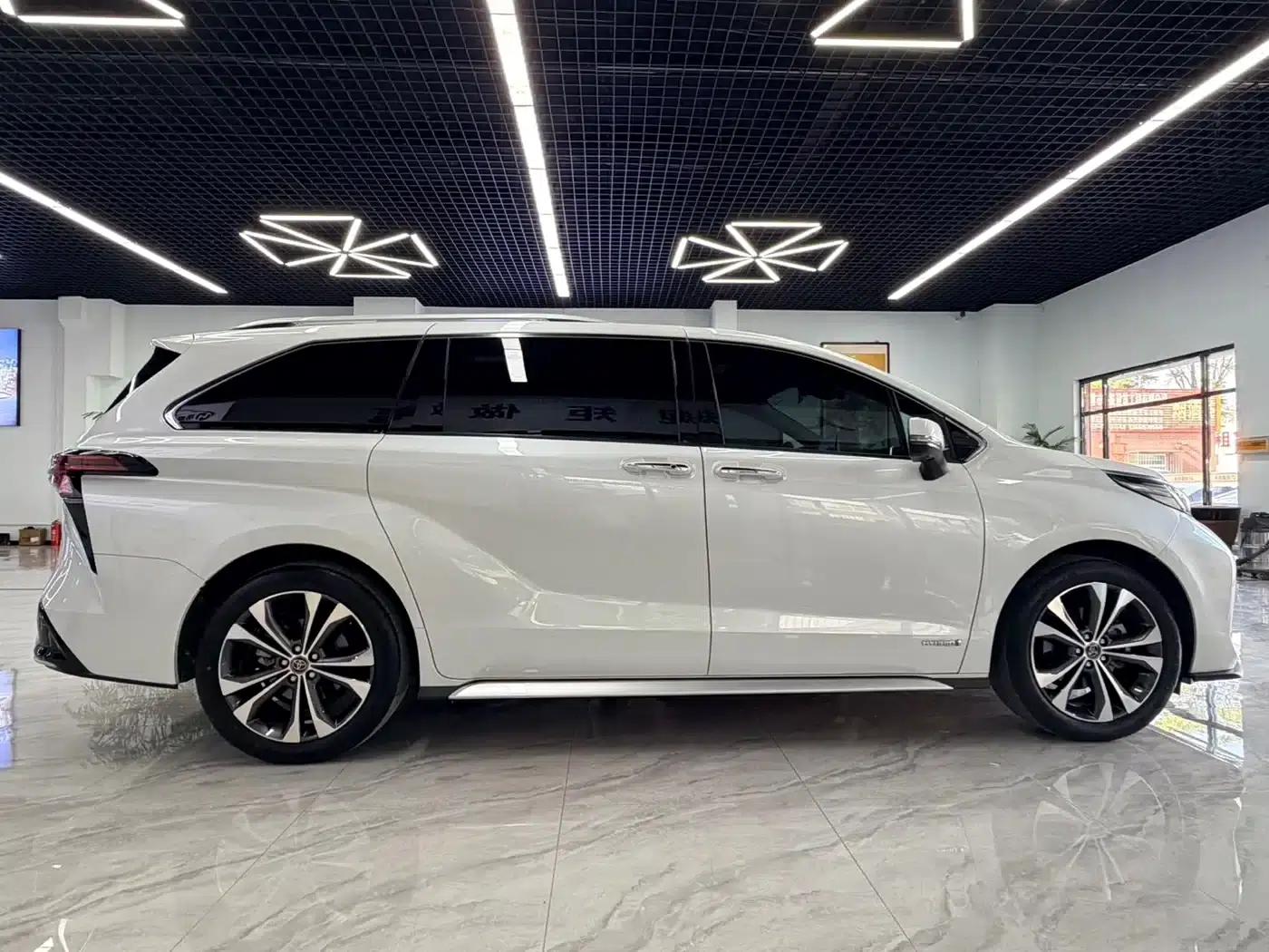 2023 Grevia 2.5L Hybrid Premium Plus Edition — миниатюра 6