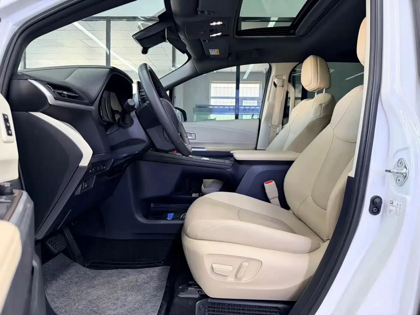 2023 Grevia 2.5L Hybrid Premium Plus Edition — миниатюра 8