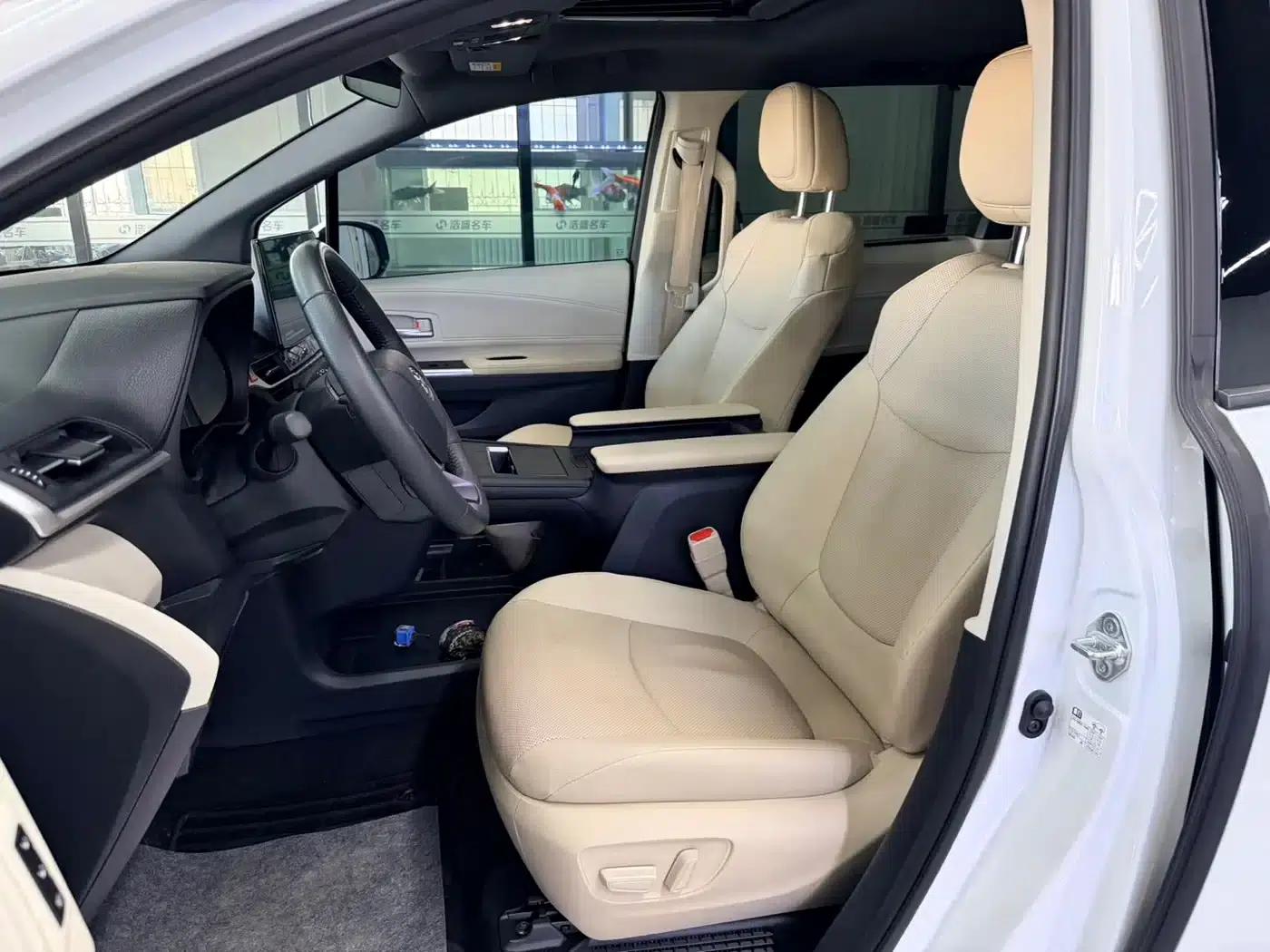 2023 Grevia 2.5L Hybrid Premium Plus Edition — миниатюра 9