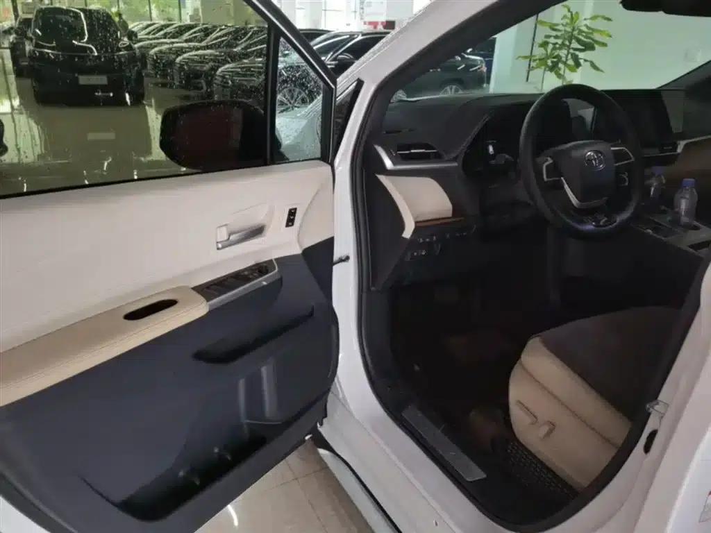 2023 Grevia 2.5L Hybrid Premium Plus Edition — миниатюра 16
