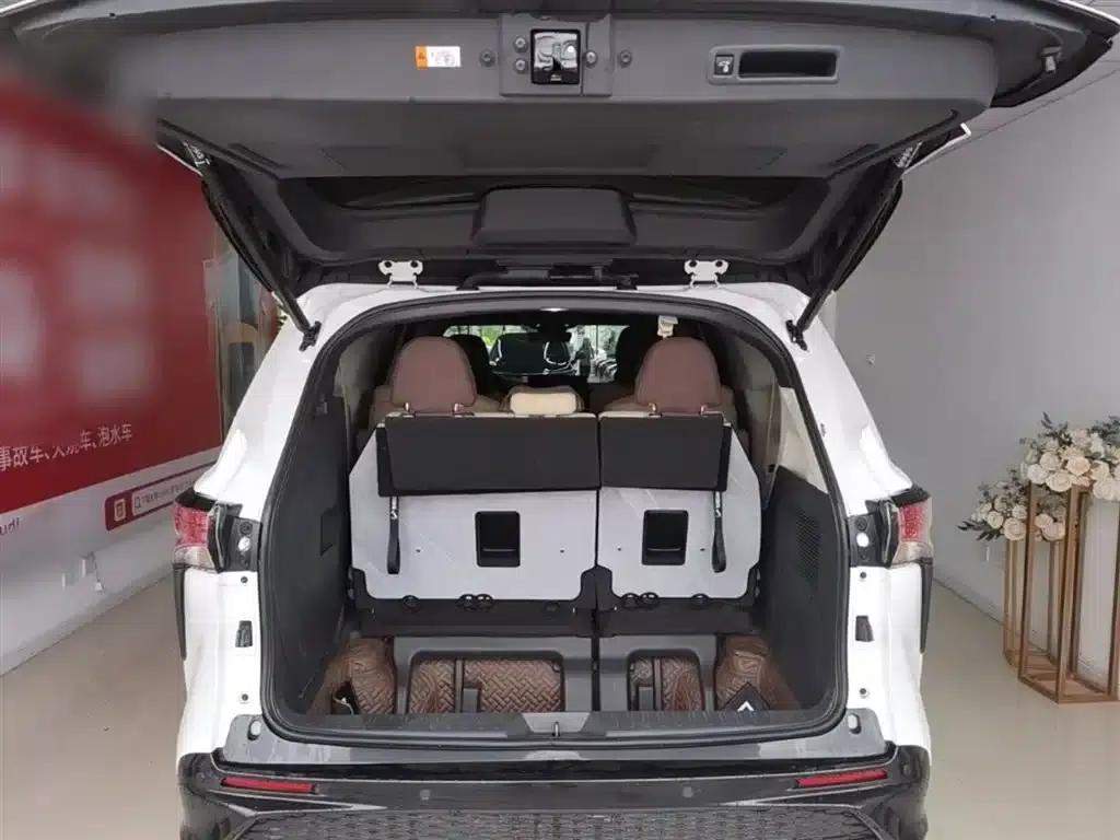 2023 Grevia 2.5L Hybrid Premium Plus Edition — миниатюра 19