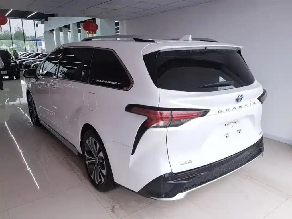 2023 Grevia 2.5L Hybrid Premium Plus Edition — миниатюра 5