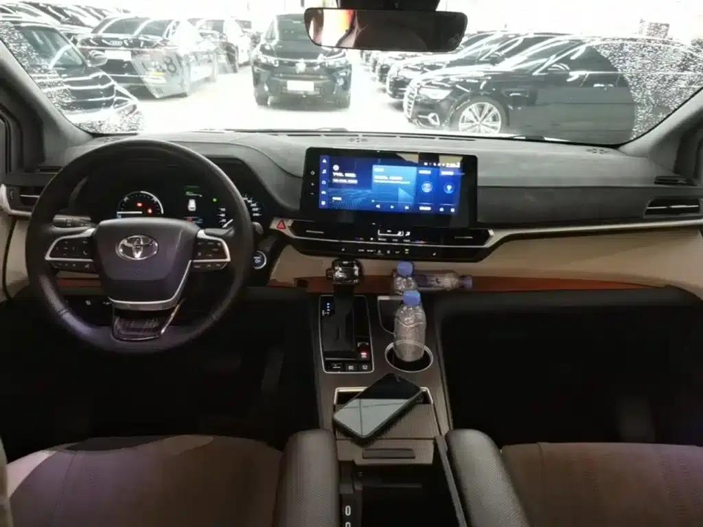 2023 Grevia 2.5L Hybrid Premium Plus Edition — миниатюра 10