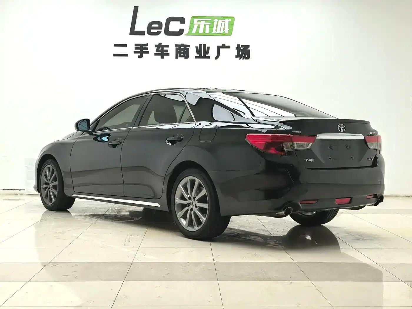 Reiz 2013 2.5V Premium Edition — миниатюра 6