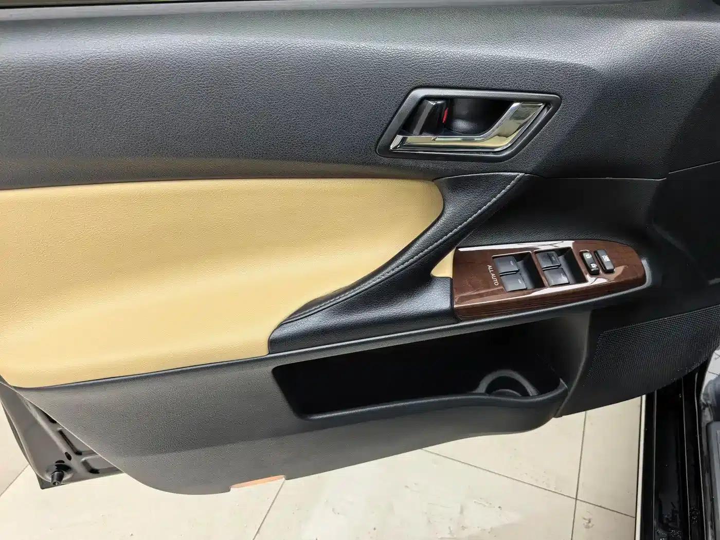 Reiz 2013 2.5V Premium Edition — миниатюра 10