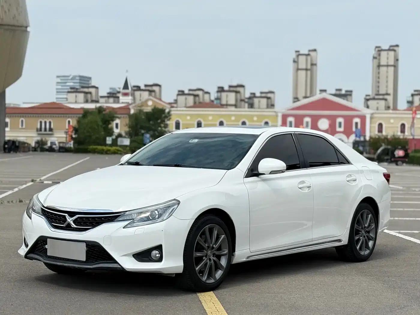 Reiz 2013 2.5V Premium Navigation Edition — миниатюра 1