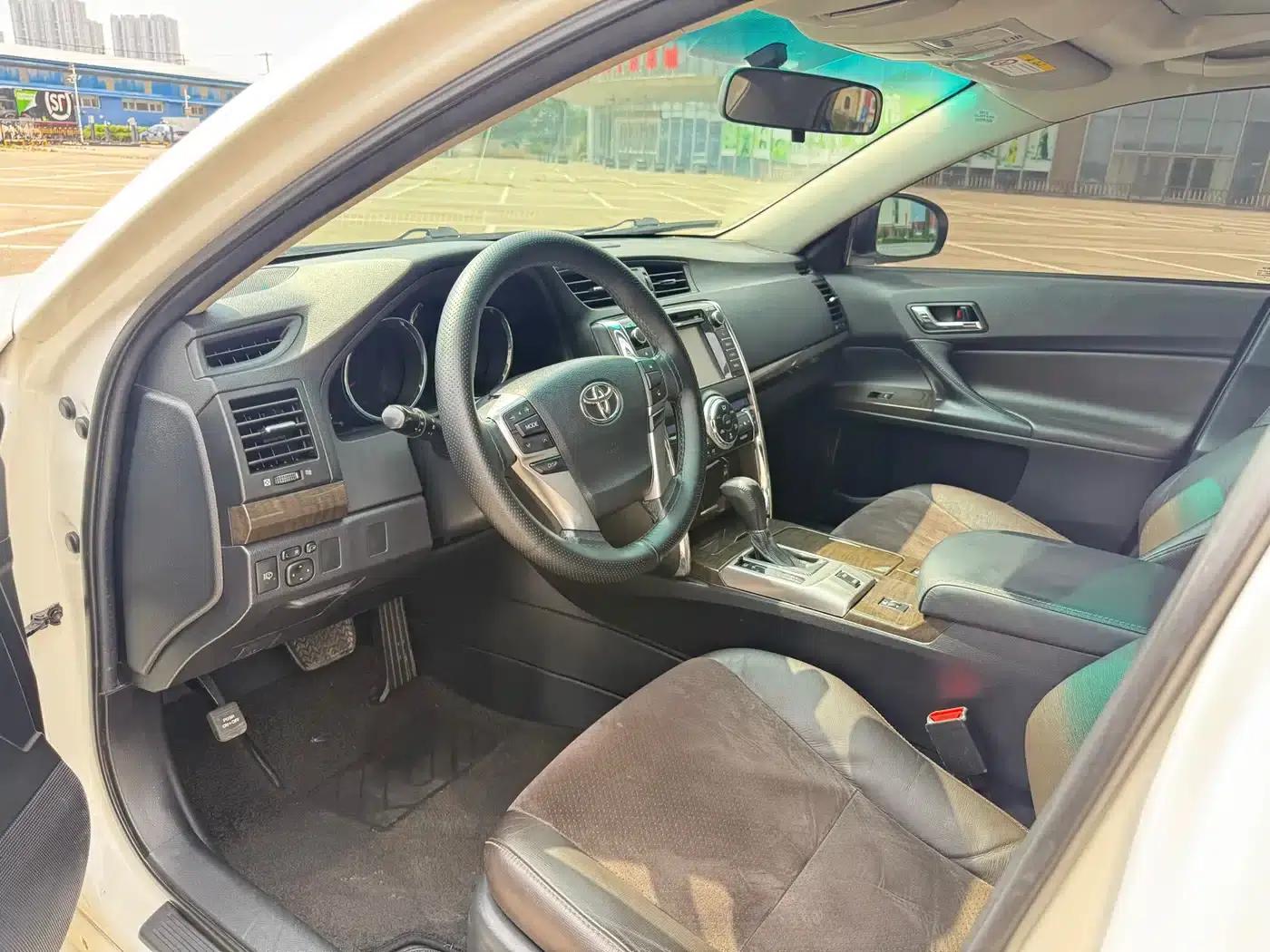 Reiz 2013 2.5V Premium Navigation Edition — миниатюра 3
