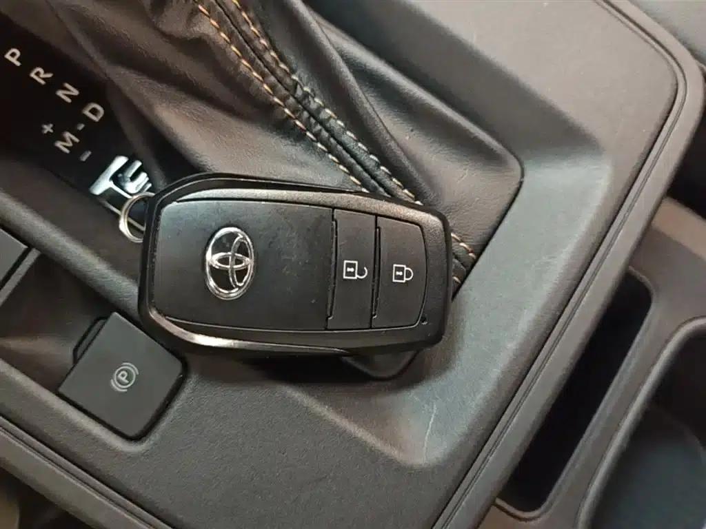 2026 Toyota Land Cruiser 2.0L CVT Comfort Edition — миниатюра 9