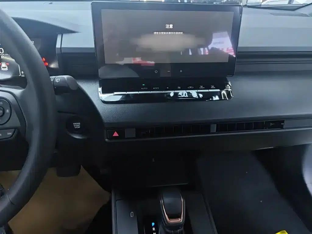 2026 Toyota Land Cruiser 2.0L CVT Comfort Edition — миниатюра 6
