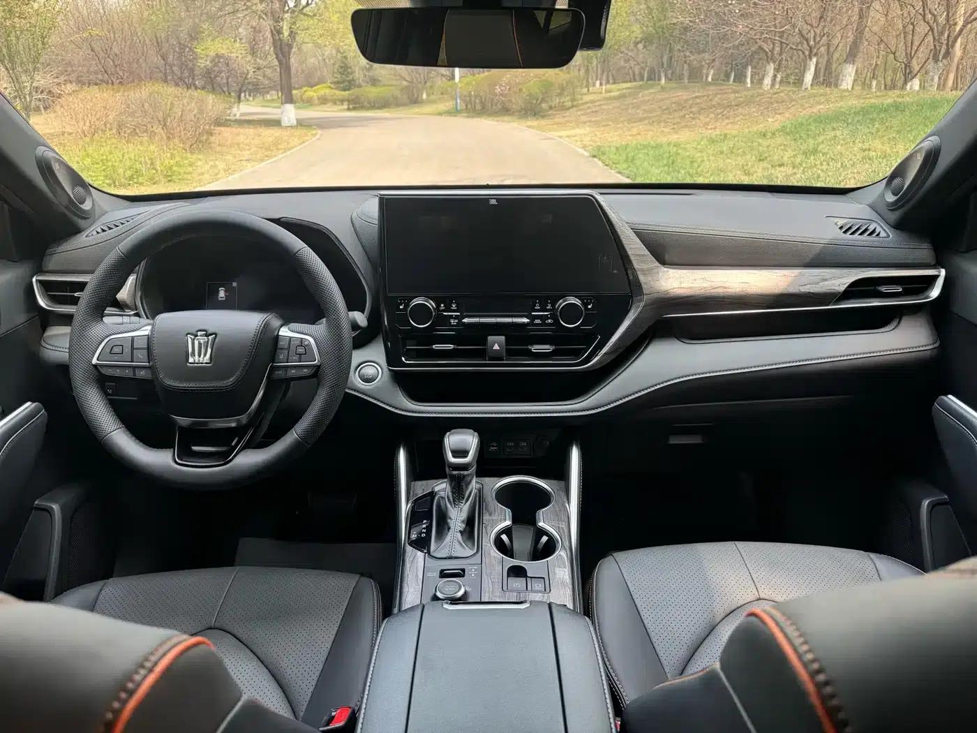 Crown Land Cruiser 2024 2.0T 4WD Sporty Edition — миниатюра 8