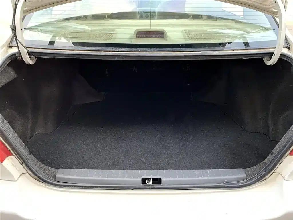 Corolla 2011 1.6L Automatic Classic Edition — миниатюра 15