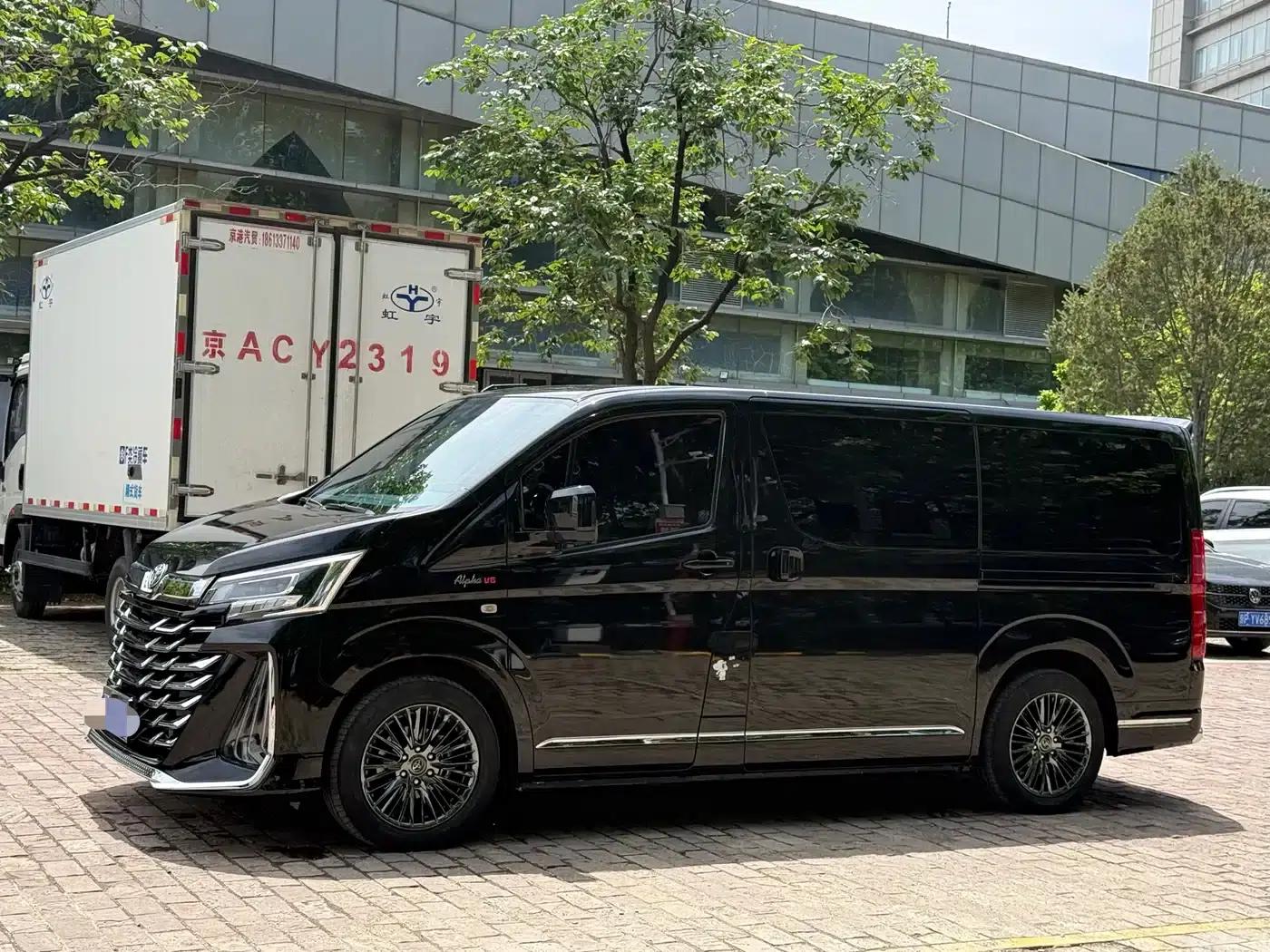 2025 HIACE 3.5L Automatic — миниатюра 4