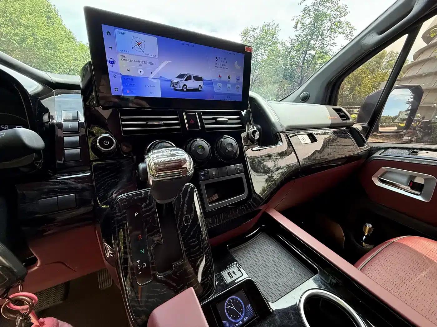 2025 HIACE 3.5L Automatic — миниатюра 5