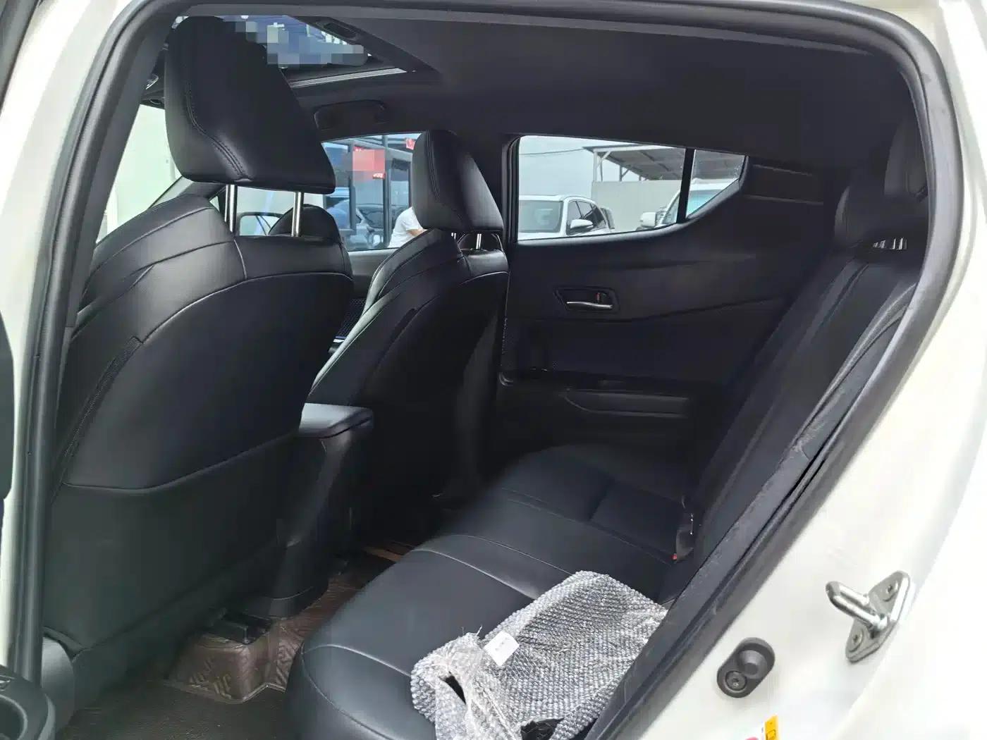 Toyota C-HR 2020 2.0L Leading Edition — миниатюра 12