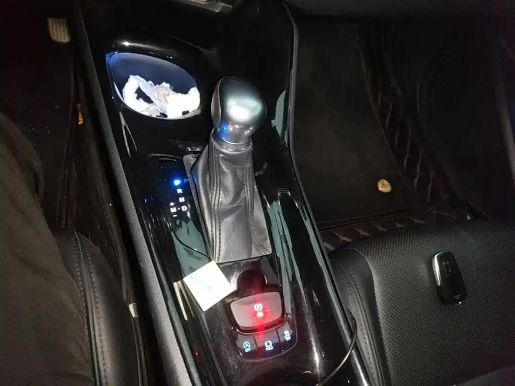 Toyota C-HR 2020 2.0L Luxury Edition — миниатюра 14