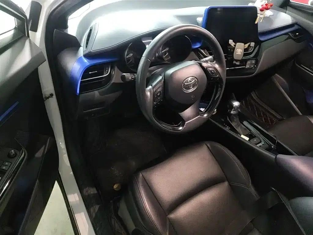 Toyota C-HR 2020 2.0L Luxury Edition — миниатюра 16